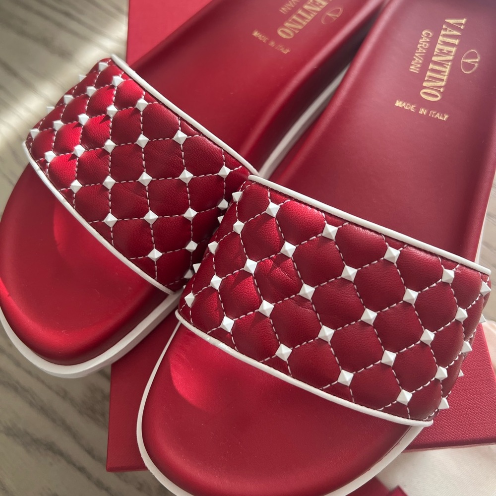 Valentino Size 8 Slides